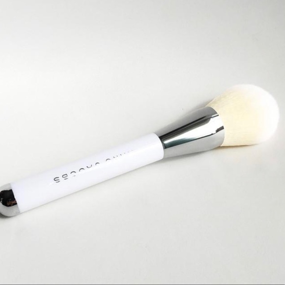 Marc Jacobs Other - Marc Jacobs The Bronze Brush White Handle No. 12